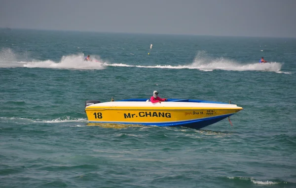 Pattaya, thailand: hastighet båtar på havet — Stockfoto