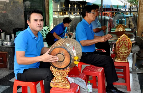 Bangkok, Thailand: Musicians at Erawan Shrine — Stock Photo, Image