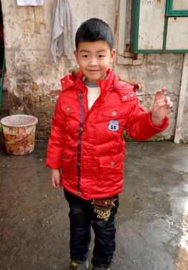 perngzhou, Çin: Çince çocuk