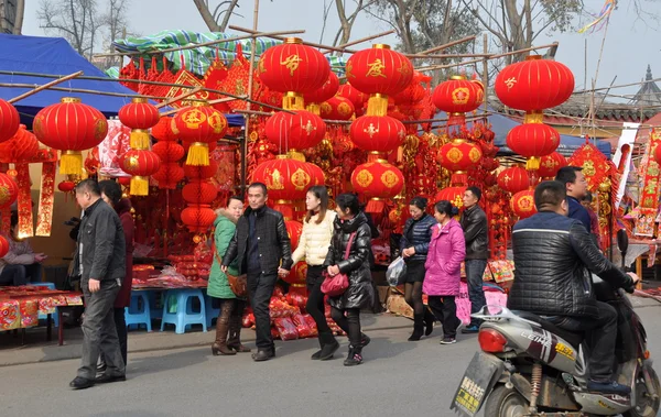 Pengzhou, china: Chinees Nieuwjaar decoraties — Stockfoto
