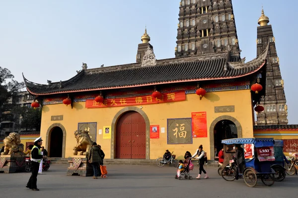 Pengzhou, China: Entry Pavilion to Long Xing Monastery — Stock Photo, Image