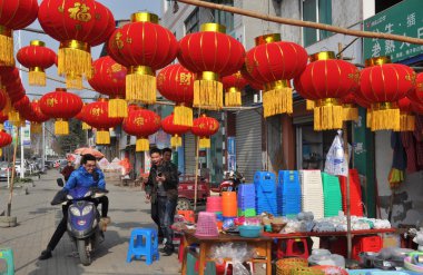 Jun le, Çin: Çin yeni yılı itibariyle nalbura fenerler