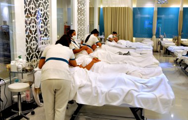 Pattaya, Tayland: festival alışveriş merkezindeki lüks spa