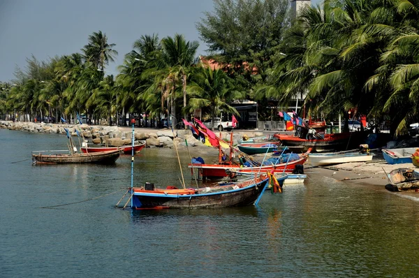 Bang saen, thailand: thailändska fiskebåtarna — Stockfoto