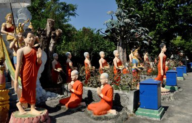 Bang saen, Tayland: wat saen suk, heykeller