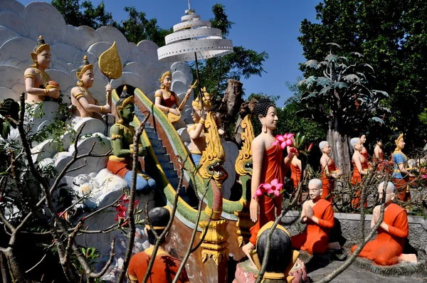 Bang Saen, Thaland: Estatuas en los jardines de Wat Saen Suk —  Fotos de Stock