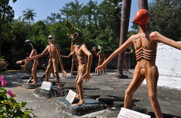 Bang Saen, Tailandia: Pecadores en el Jardín del Infierno en Wat Saen Suk — Foto de Stock