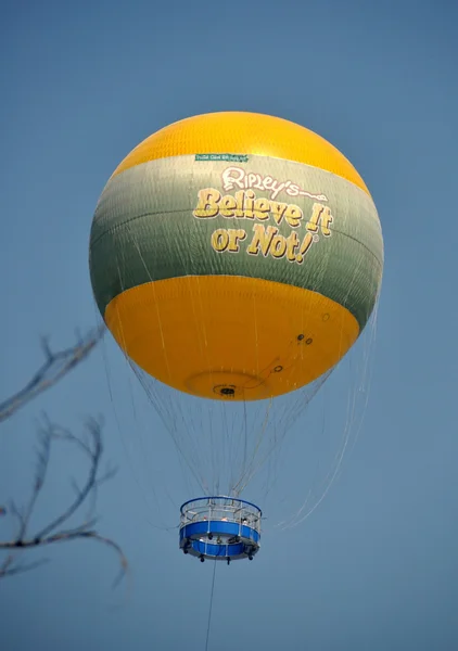 Pattaya, Thailand: Ripley's Believe-it-or-Not Hot Air Tourist Balloon — Stock Photo, Image