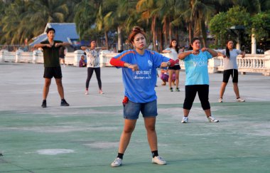 Bang saen, Tayland: tai ' chi açık egzersiz dersi