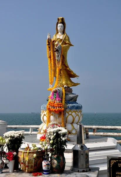 Bang saen, Thaiföld: guan yin buddha szobor — Stock Fotó