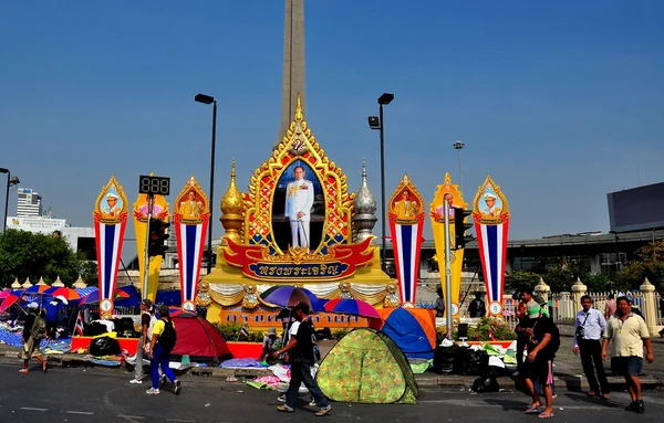 Bangkok, Tailândia: Operação Encerramento da Demonstração de Bangkok no Monumento da Vitória — Fotografia de Stock