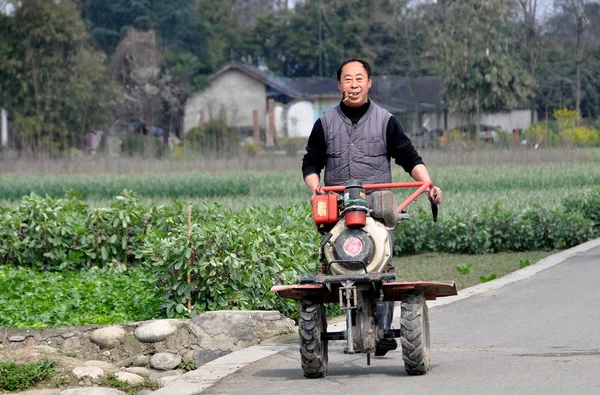 Pengzhou, China: Farmer Pushing Ground Tiller — Stock Photo, Image