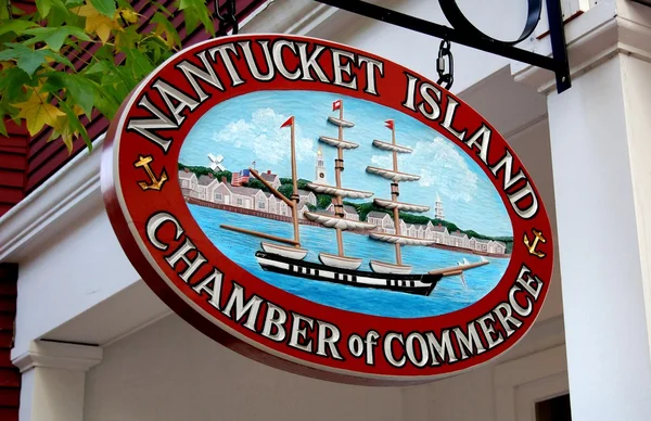 Camera di Commercio Whaling Ship Sign sull'isola di Nantucket, MA — Foto Stock