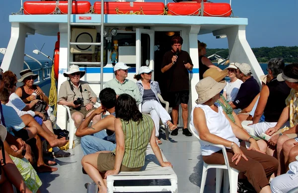Greenport, ny: turystów na peconic gwiazda zwiedzanie łódź — Zdjęcie stockowe