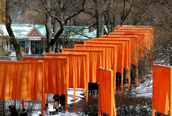 Christo's The Gates in NYC's Central Park — Stock Photo, Image