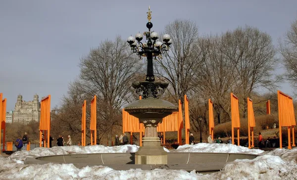 NYC:  Cherry Hill Fountain and The Gates in Central Park — Stock Photo, Image