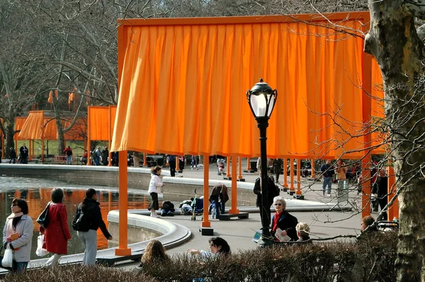 NYC: Christo 's The Gates Art Installation in Central Park — стоковое фото