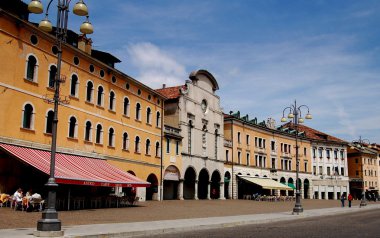 Feltre, İtalya: piazza maggiore