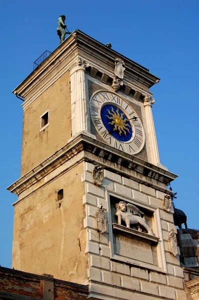 Удине, Италия: Часовая башня Loggia di San Giovanni — стоковое фото