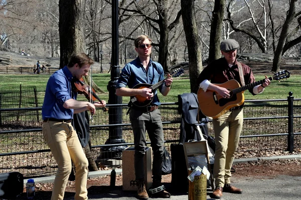 NYC: muzikanten onderhoudend in central park — Stockfoto