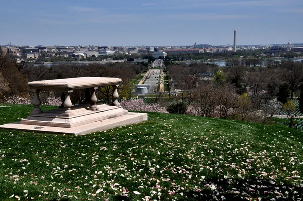 Arlington, va: pohled na město z Arlingtonu národní hřbitov — Stock fotografie