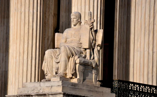 Washington, DC: U. S. Supremo Tribunal de Justiça Autoridade de Escultura da Lei — Fotografia de Stock