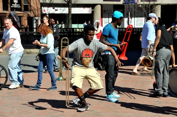 Washington, DC: Musician Dancing at Dupont Circle — Stock Photo, Image