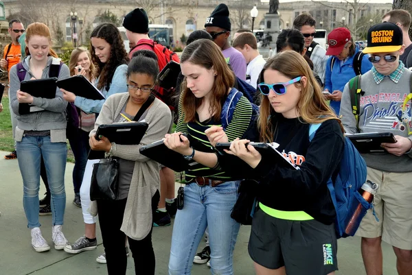 Washington, DC: Estudiantes en viaje de campo escolar — Foto de Stock