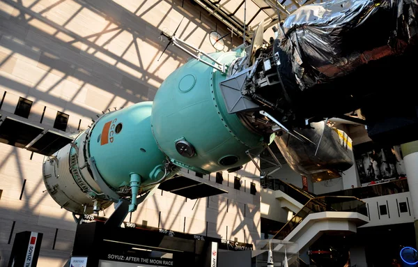 Washington, dc: Sojoez orbiter op nasa museum — Stockfoto