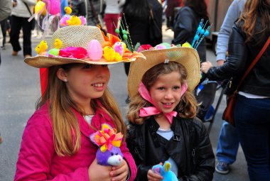NYC: easter parade, iki küçük kız