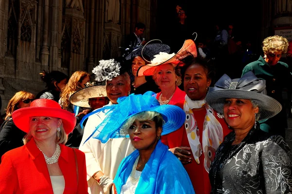 NYC: eleganckie kobiety w Parada wielkanocna — Zdjęcie stockowe