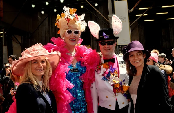 NYC: mensen op easter parade — Stockfoto