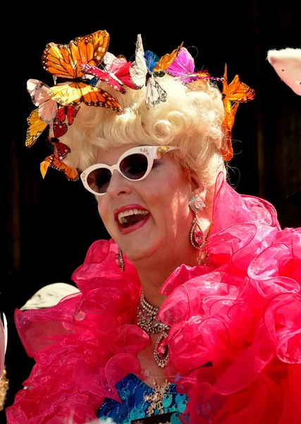 NYC: Flamboyant lady at the Easter Parade — Stock Photo, Image