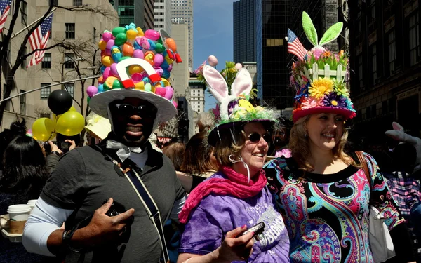 NYC: mensen op easter parade — Stockfoto
