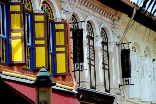 新加坡： 甘榜格南商店房子百叶窗 — 图库照片