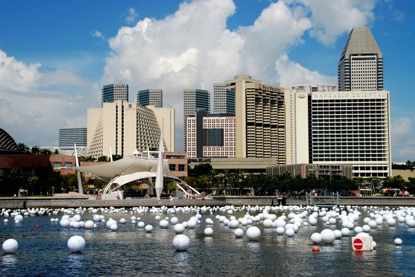新加坡： 滨海广场的公司大楼 & 酒店 — 图库照片