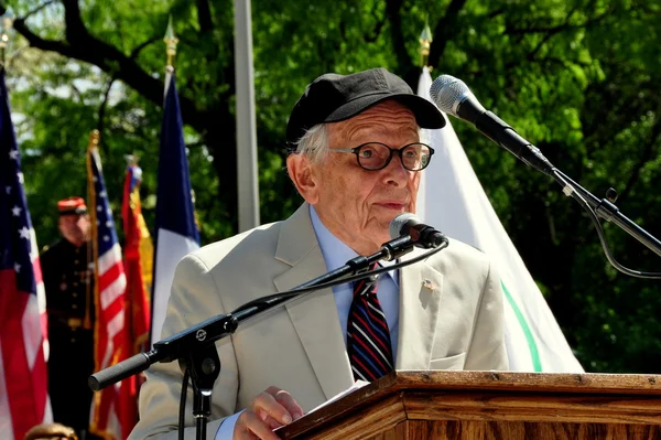 NYC:  Dr. George Chall at Memorial Day Ceremonies — Stock Photo, Image