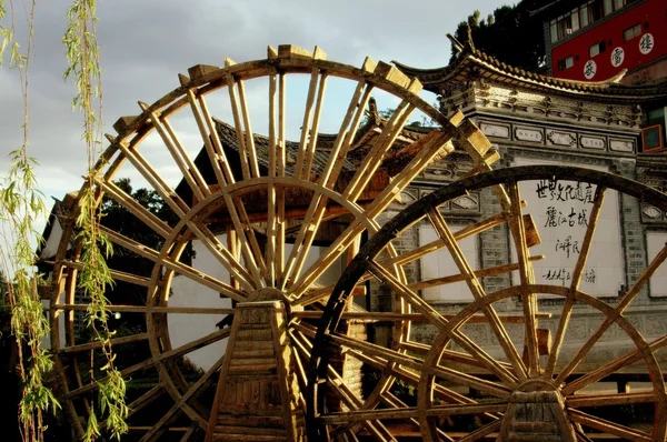 Lijiang,China: Si Fang Square Water Wheels — Stock Photo, Image