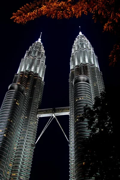 Kuala lumpur, Malásia: petronas towers durante a noite — Zdjęcie stockowe