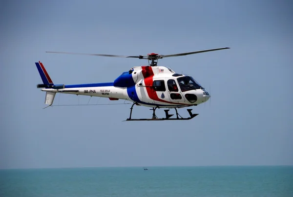 Batu Ferringhi, Malaysia: Helicopter in Flight — Stock Photo, Image