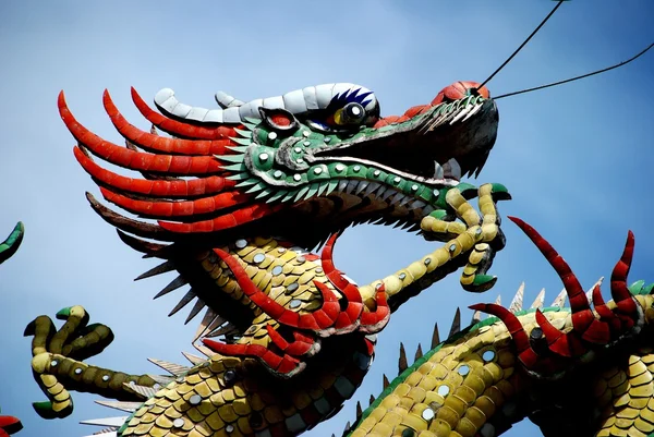 Georgetown, Malaysia: Drache auf chinesischem Tempel — Stockfoto