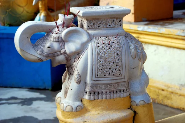 Georgetown, Malaysia: Elephant Statue at Wat Buppharam — Stock Photo, Image