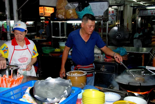 Georgetown, Malaysia: New Lane Food Court Cooks — Stock Photo, Image