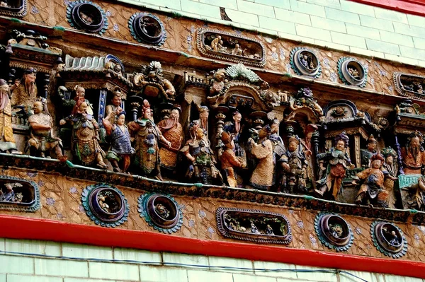 Kuala Lumpur, Malasia: figuras del templo chino de Chan She Shu Yuen — Foto de Stock