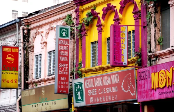 Kuala lumpur, Maleisië: chinese bedrijven op jalan tun hs lee straat — Stockfoto