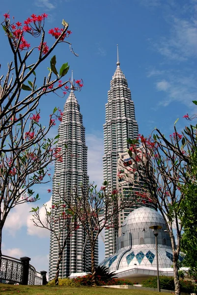 Kuala Lumpur, Malaysia: Petronas Towers — Stock Photo, Image