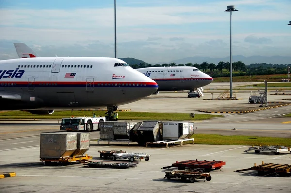 Kuala Lumpur, Malaysia: Boeing 747 auf dem Flughafen — Stockfoto