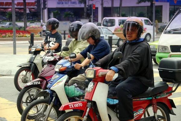 Kuala Lumpur, Malaysia: People on Motorbikes — Stock Photo, Image