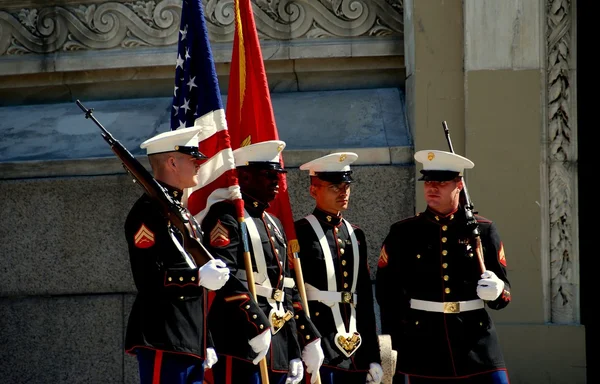 Nyc: u. s. Marineinfanteristen bei Gedenkfeierlichkeiten — Stockfoto