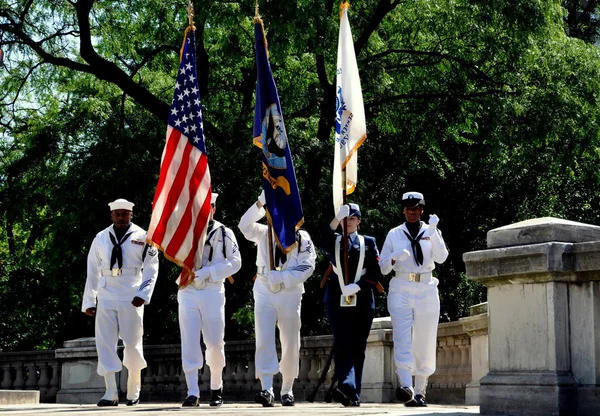 NYC: Guardia de Honor de la Marina de los Estados Unidos en el Memorial Day Service — Foto de Stock